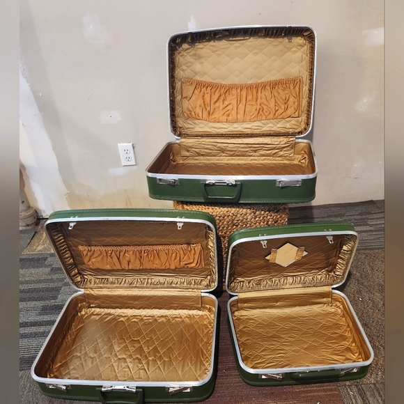 Green Vintage Suitcases - Picture 1 of 1